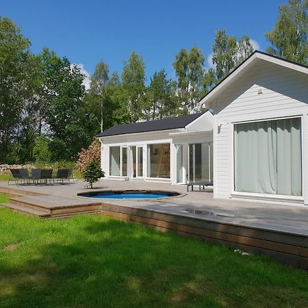 Cabin In The Forest With Spa Bath Västra Torup Eksteriør billede